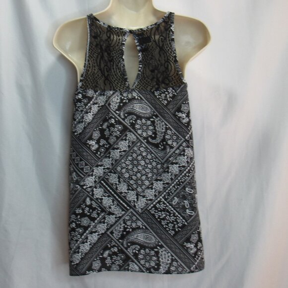 IZ Byer Women Sleeveless Top Blouse With Lace & Split Sides Keyhole Back Size S - Picture 2 of 9